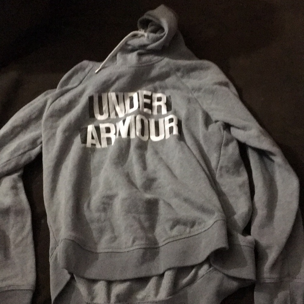 Under amour sweatshirt